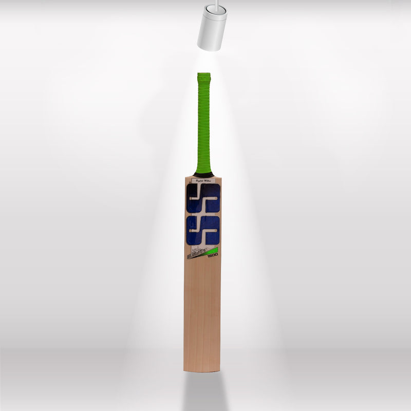 Load image into Gallery viewer, SS Master 1500 English Willow Cricket Bat