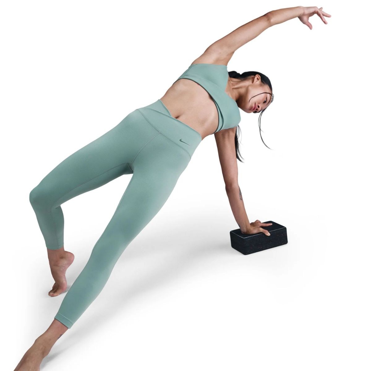Nike Women's One Dri-Fit High Waisted 7/8 Pocket Tights