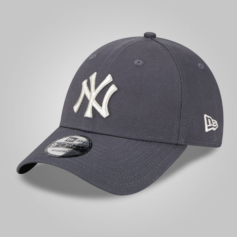 Load image into Gallery viewer, New Era New York Yankees Adjustable Cap
