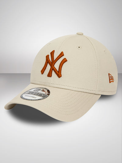 Load image into Gallery viewer, New Era New York Yankees League Essential Cap
