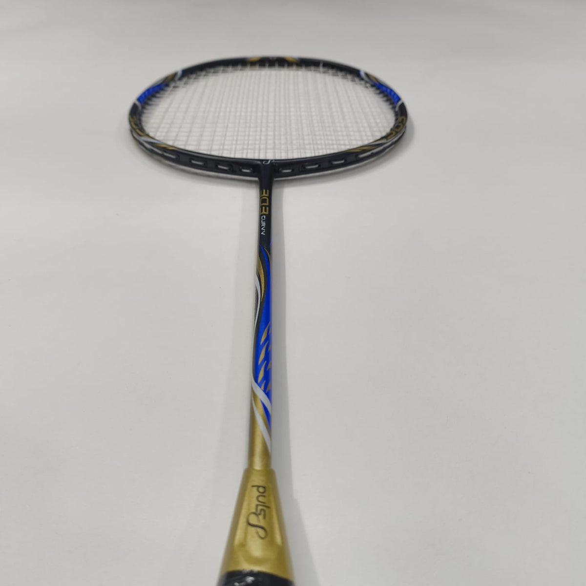 Puls8 303 CURVV Badminton Racket
