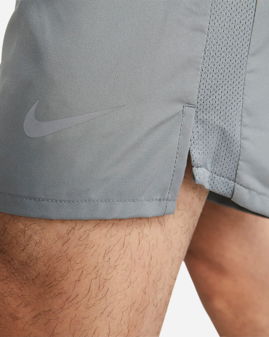 Nike Dri-FIT Challenger Brief-Lined Versatile Shorts