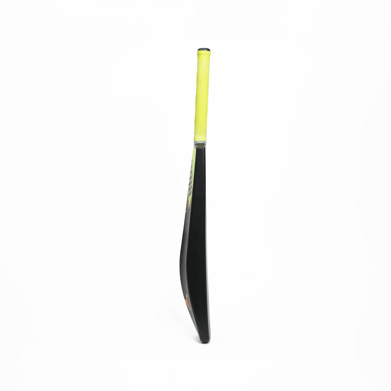 Load image into Gallery viewer, Puma Future 1.1 PB Plastic Cricket Bat
