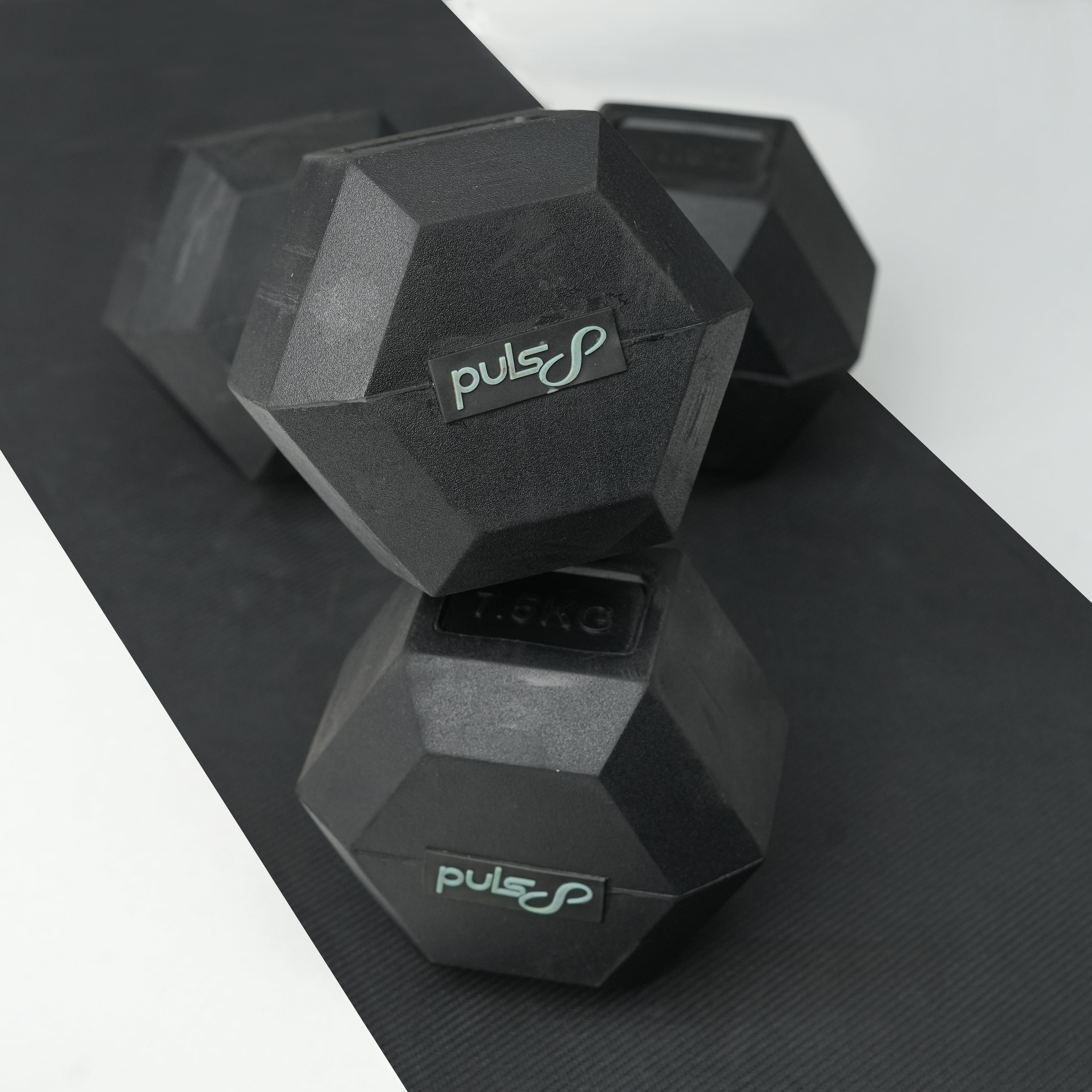 Puls8 Hex Rubber Coated Dumbbell (Single Dumbell)