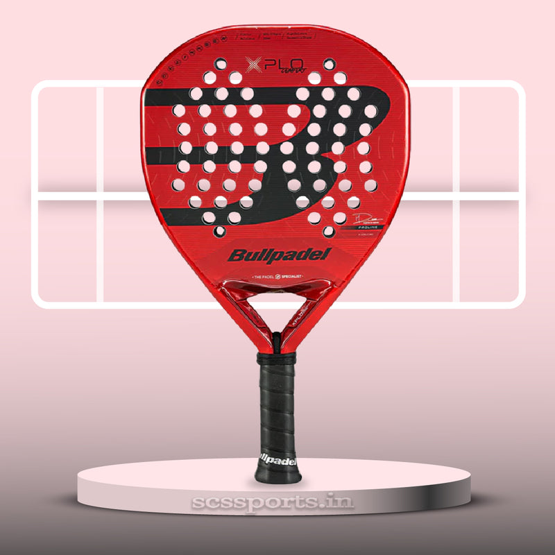 Load image into Gallery viewer, Bullpadel XPLO Comfort 25 Padel Racket with padel court Background
