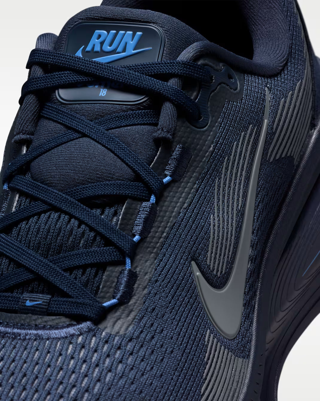 Nike Vomero 18 Running Shoes