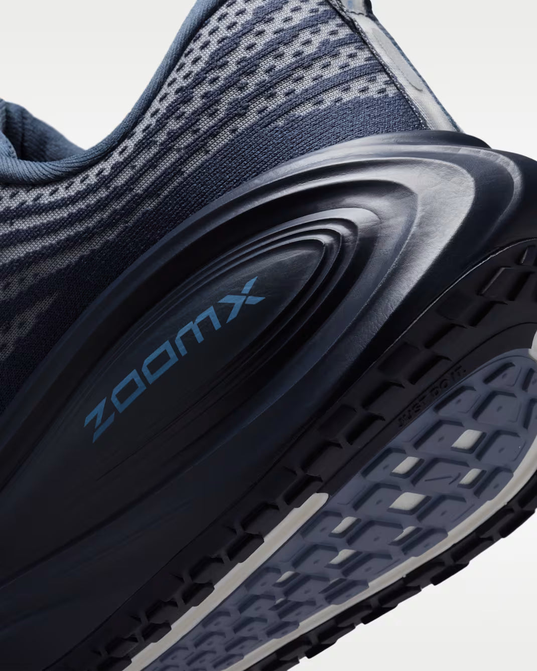 Nike Vomero 18 Running Shoes