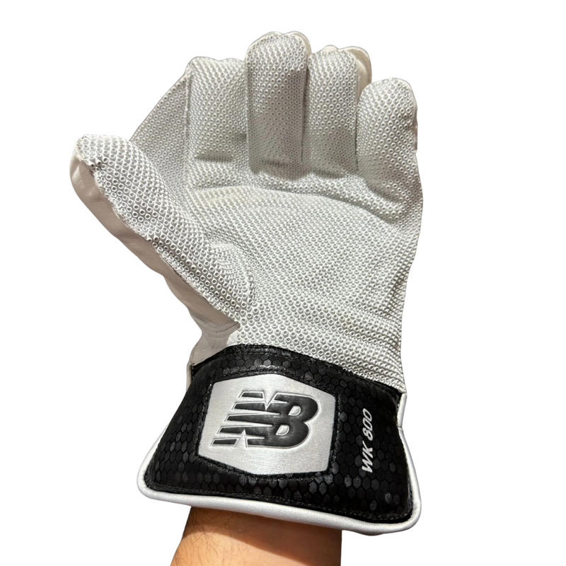 Load image into Gallery viewer, New Balance WK 8i Cricket Keeping Gloves
