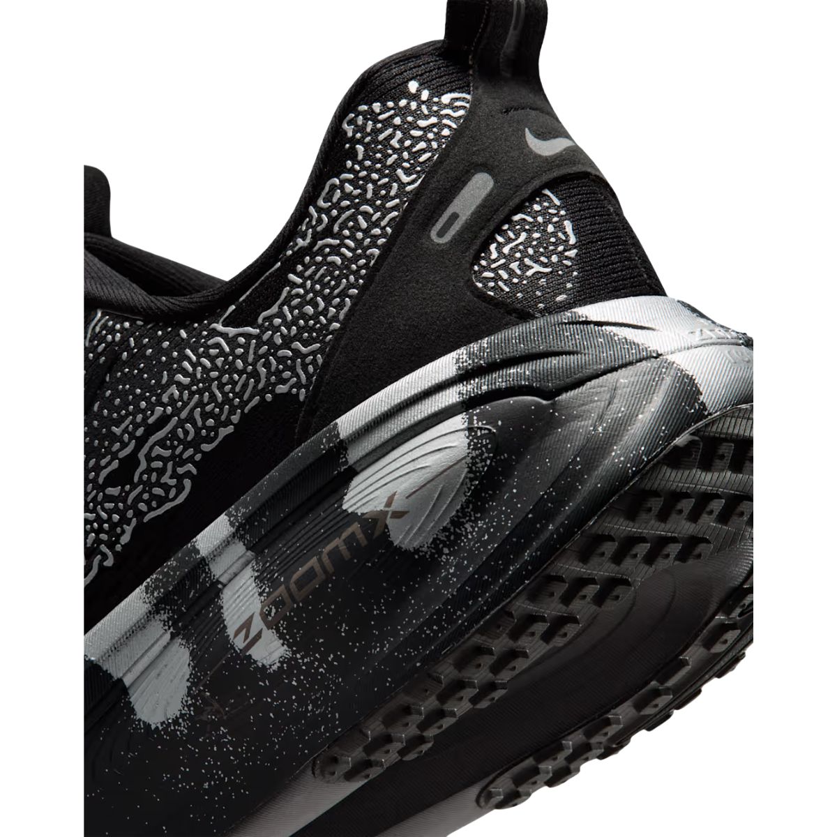 Nike Vomero 18 Running Shoes