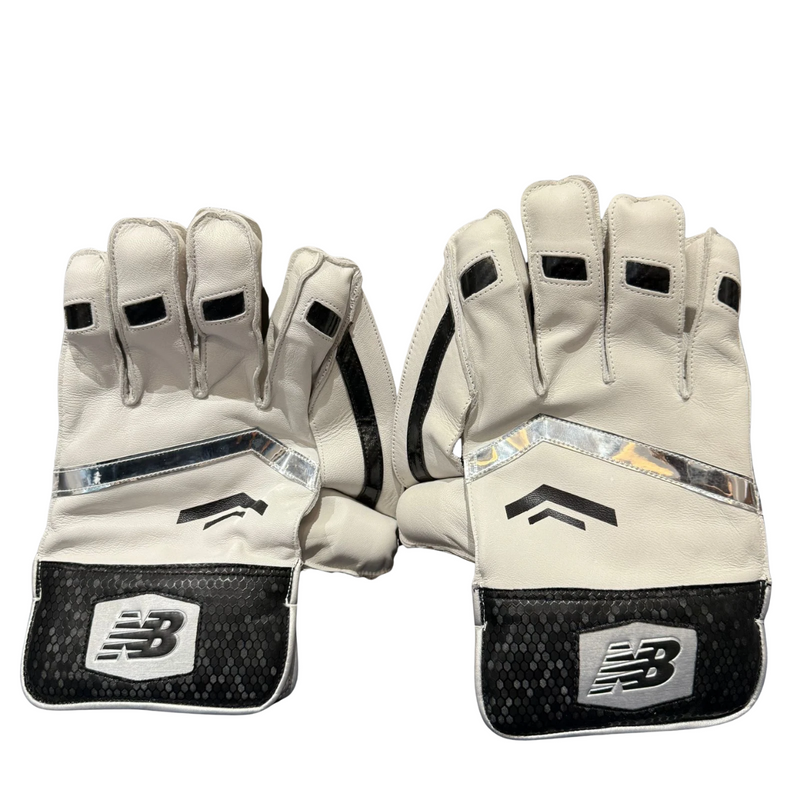 Load image into Gallery viewer, New Balance WK 8i Cricket Keeping Gloves
