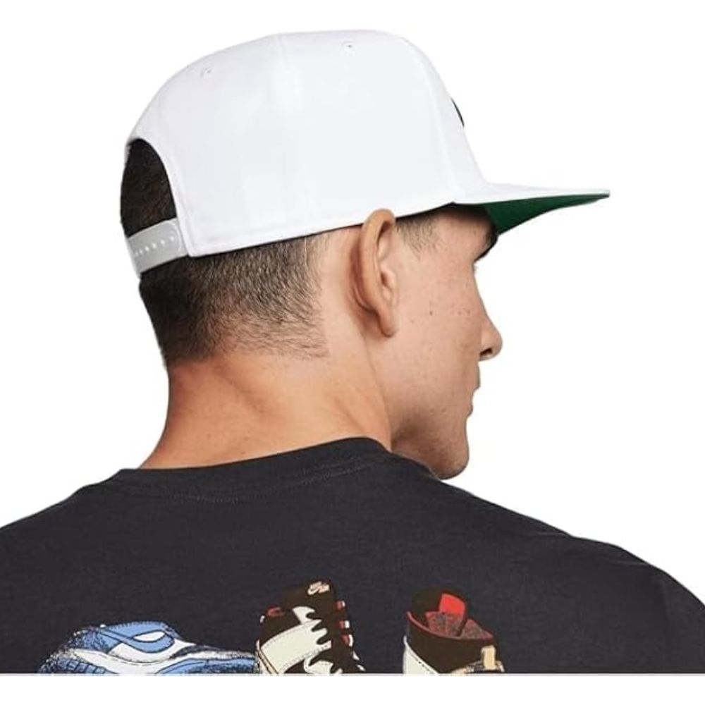 Nike Swoosh Snapback Cap
