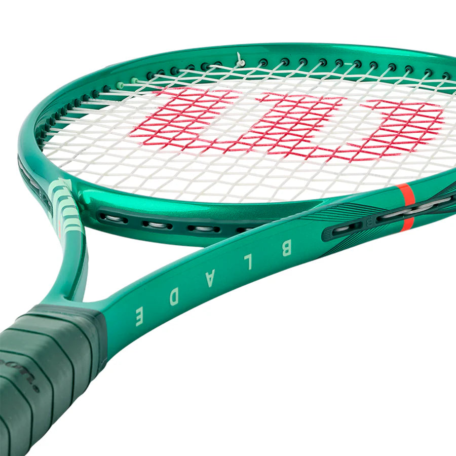 WILSON Blade 98 18X20 V10 305G Tennis Racket (Unstrung)